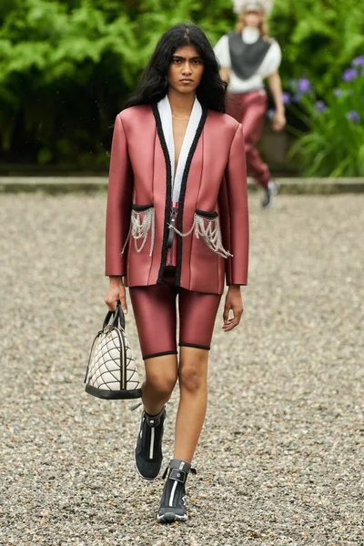 Look 13
